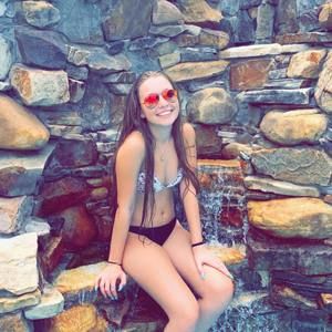 Meet your Posher, Danielle